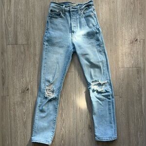Women’s Levi Jeans Wedgie Straight Size 25